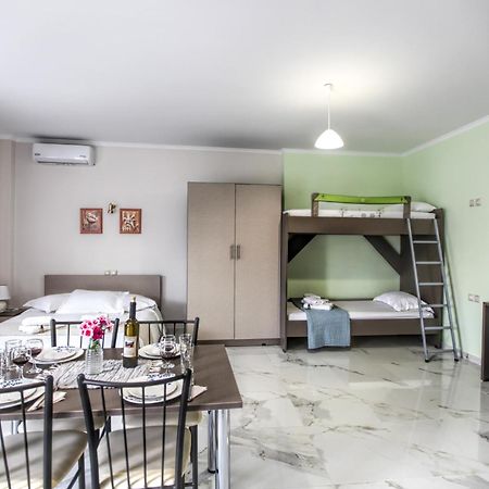 Del Sol #1 Meteora Luxurious Family Suites 卡兰巴卡 外观 照片