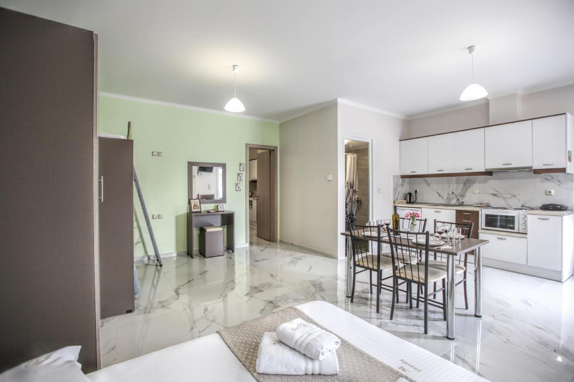 Del Sol #1 Meteora Luxurious Family Suites 卡兰巴卡 外观 照片